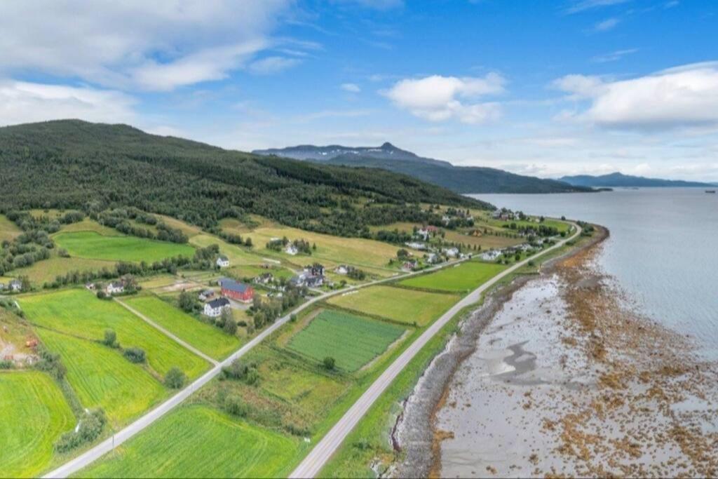 Privat Leilighet Pa Gard Med Badstue Og Nordlys Narvik Exterior foto